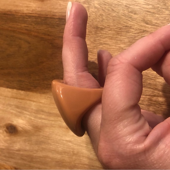 Women’s Large Round Acrylic Ring - Picture 2 of 6